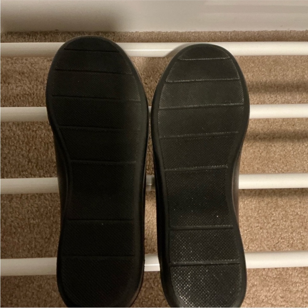 Easy Street Black Loafers with Textured Design - Picture 3 of 5